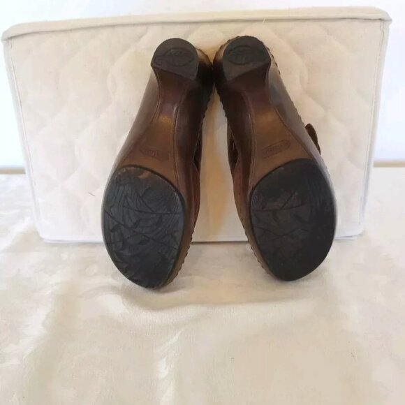 Womens Nurture Leather Slide On Mules Clogs Shoes 7 M Caramel Brown Faux Buckle - Picture 13 of 13